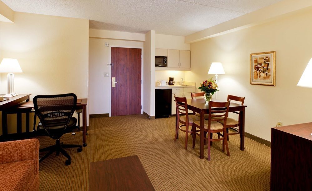 Hawthorn Suites Midwest City Exteriör bild